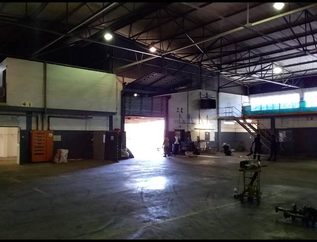 2,443M² WAREHOUSE RENTED IN EPPING INDUSTRIAL